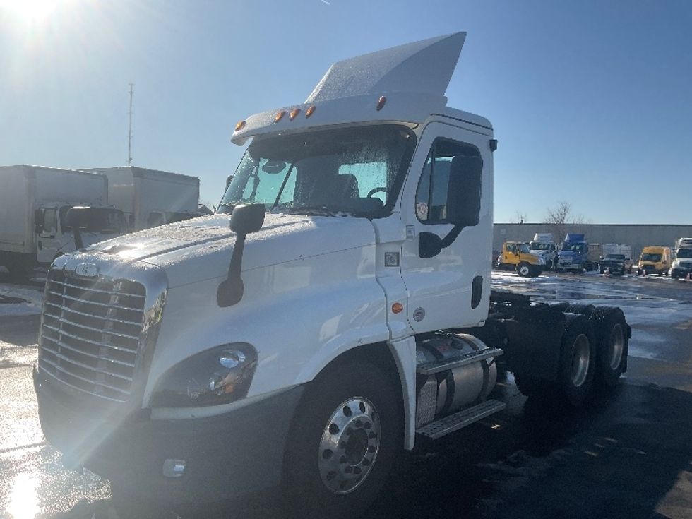 Day Cab Tractor-Heavy Duty Tractors-Freightliner-2019-Cascadia 12564ST-Indianapolis-IN-521,182\n\t\tmiles-$ 28,500 - Image 3