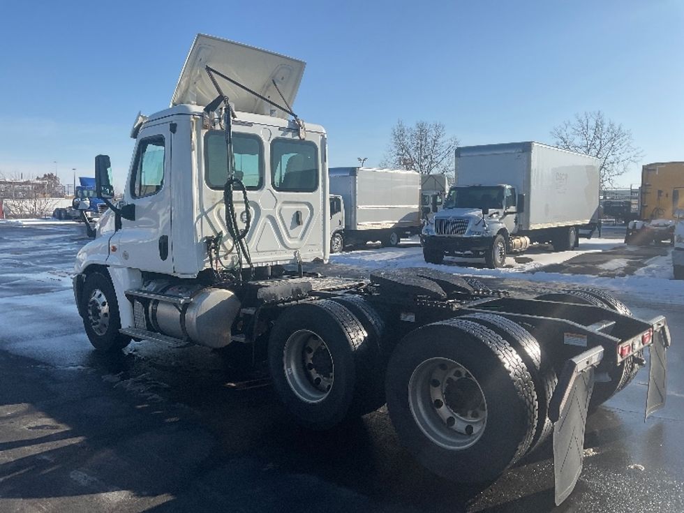 Day Cab Tractor-Heavy Duty Tractors-Freightliner-2019-Cascadia 12564ST-Indianapolis-IN-521,182\n\t\tmiles-$ 28,500 - Image 5