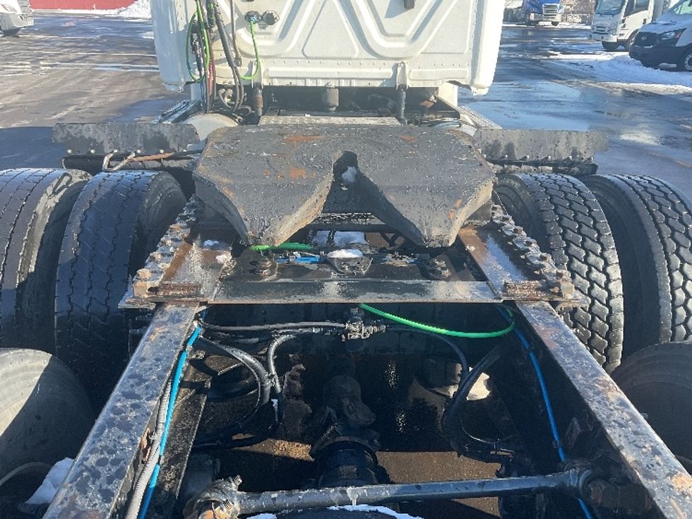 Day Cab Tractor-Heavy Duty Tractors-Freightliner-2019-Cascadia 12564ST-Indianapolis-IN-521,182\n\t\tmiles-$ 28,500 - Image 6