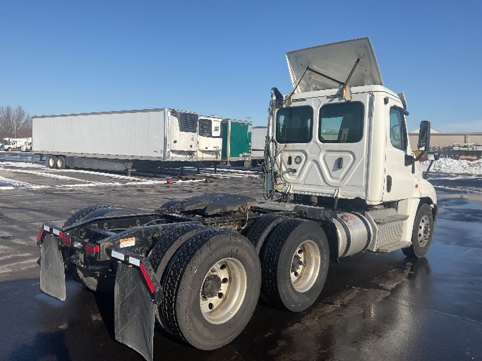 Day Cab Tractor-Heavy Duty Tractors-Freightliner-2019-Cascadia 12564ST-Indianapolis-IN-521,182\n\t\tmiles-$ 28,500 - Image 7