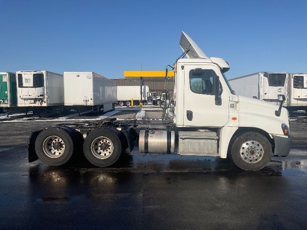 Day Cab Tractor-Heavy Duty Tractors-Freightliner-2019-Cascadia 12564ST-Indianapolis-IN-521,182\n\t\tmiles-$ 28,500 - Image 8