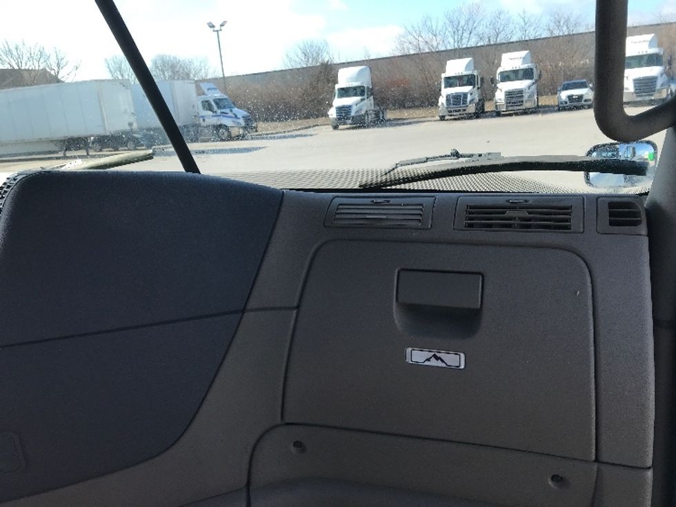 Day Cab Tractor-Heavy Duty Tractors-Freightliner-2019-Cascadia 12564ST-Indianapolis-IN-528,388\n\t\tmiles-$ 36,250 - Image 13