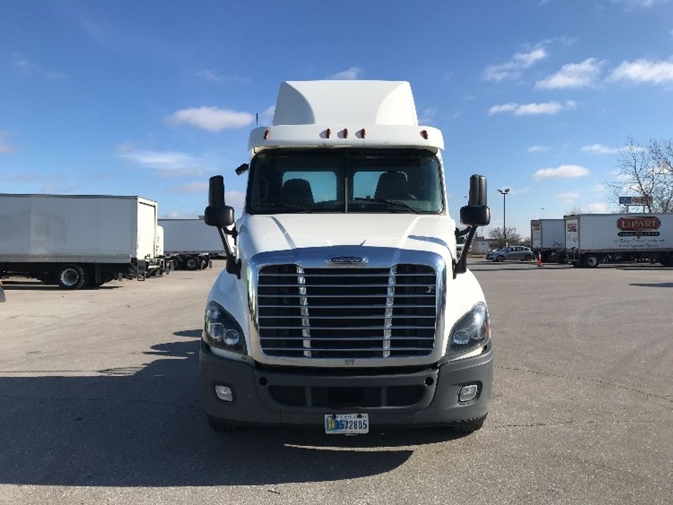 Day Cab Tractor-Heavy Duty Tractors-Freightliner-2019-Cascadia 12564ST-Indianapolis-IN-528,388\n\t\tmiles-$ 36,250 - Image 2