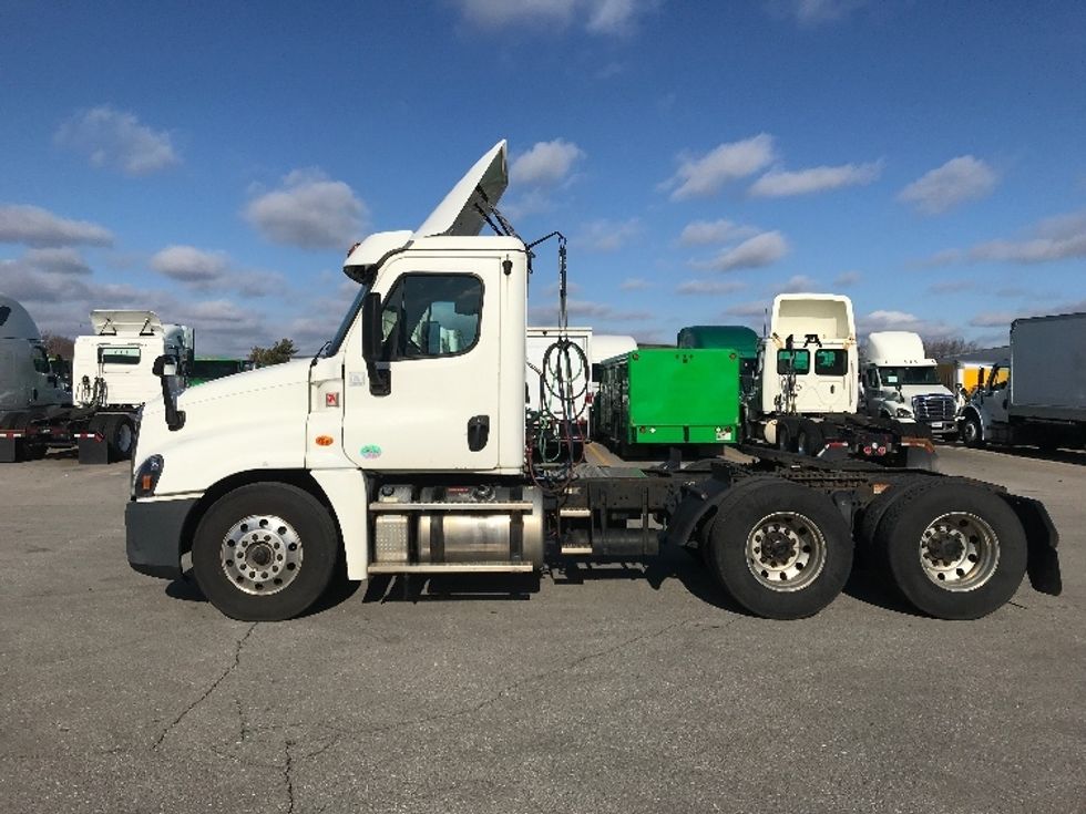 Day Cab Tractor-Heavy Duty Tractors-Freightliner-2019-Cascadia 12564ST-Indianapolis-IN-528,388\n\t\tmiles-$ 36,250 - Image 4