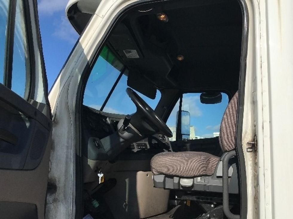 Day Cab Tractor-Heavy Duty Tractors-Freightliner-2019-Cascadia 12564ST-Indianapolis-IN-528,388\n\t\tmiles-$ 36,250 - Image 9