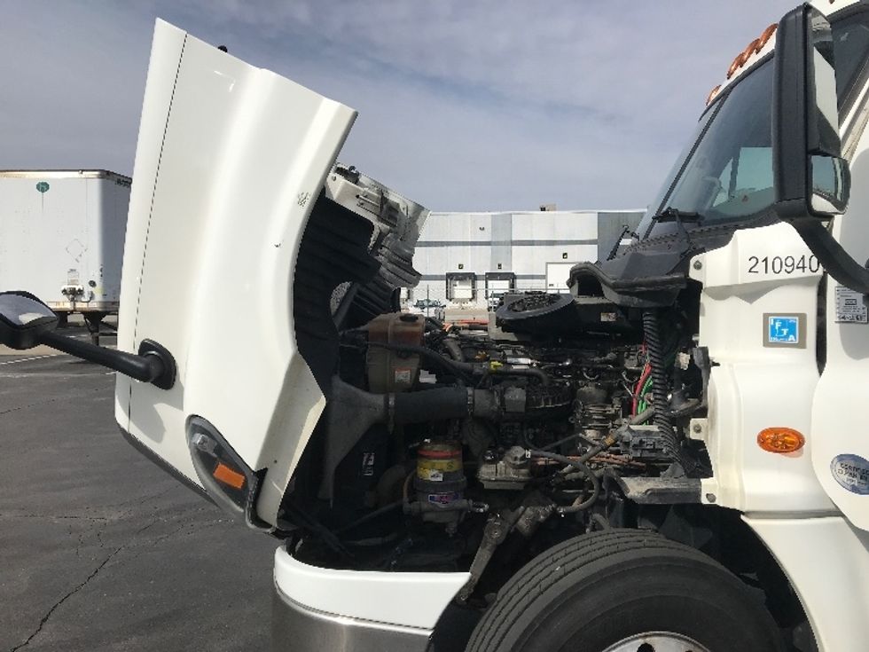 2019 Freightliner Cascadia 125" Sleeper Cab photo 16