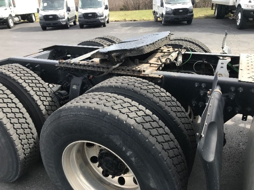 2019 Freightliner Cascadia 125" Sleeper Cab photo 18