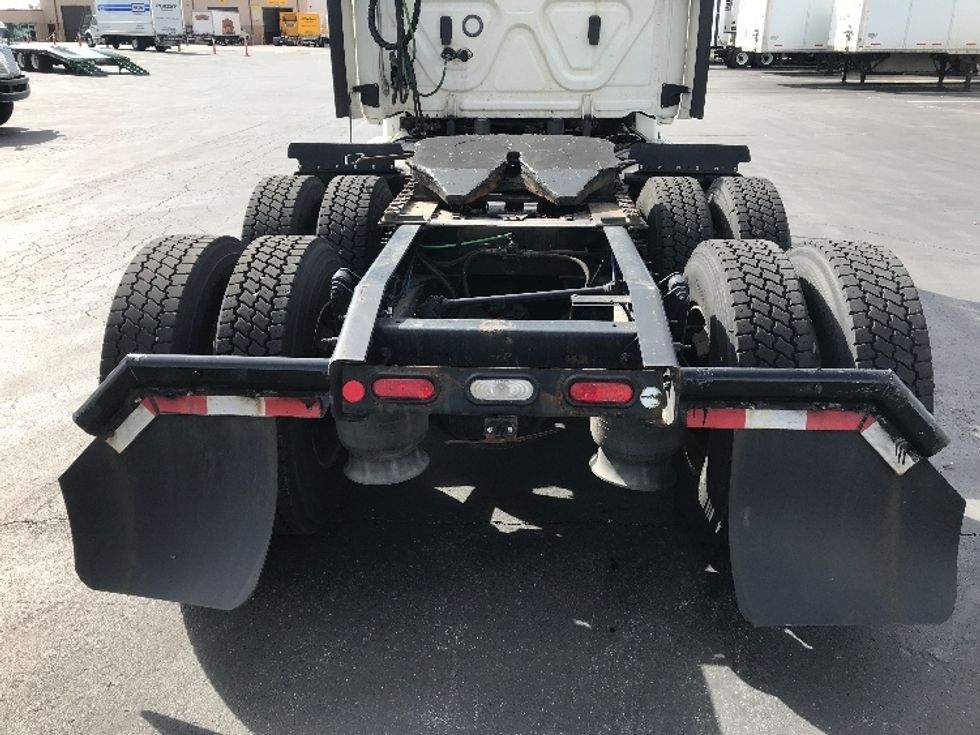 2019 Freightliner Cascadia 125" Sleeper Cab photo 6