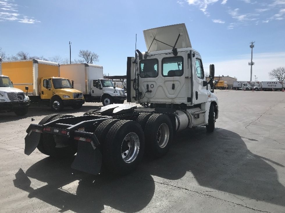 2019 Freightliner Cascadia 125" Sleeper Cab photo 7