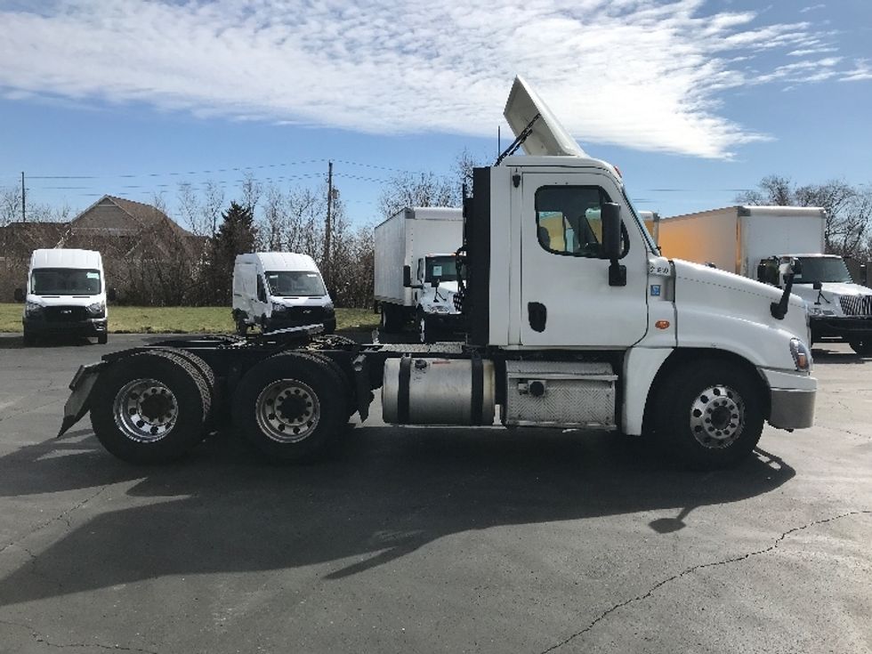 2019 Freightliner Cascadia 125" Sleeper Cab photo 8