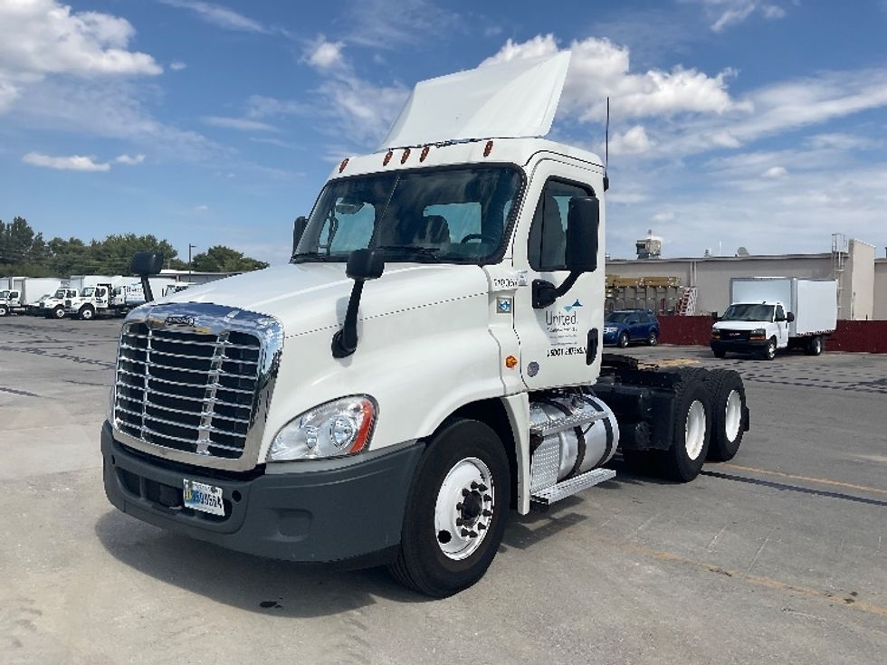 Day Cab Tractor-Heavy Duty Tractors-Freightliner-2019-Cascadia 12564ST-Indianapolis-IN-568,816\n\t\tmiles-$ 29,750 - Image 3