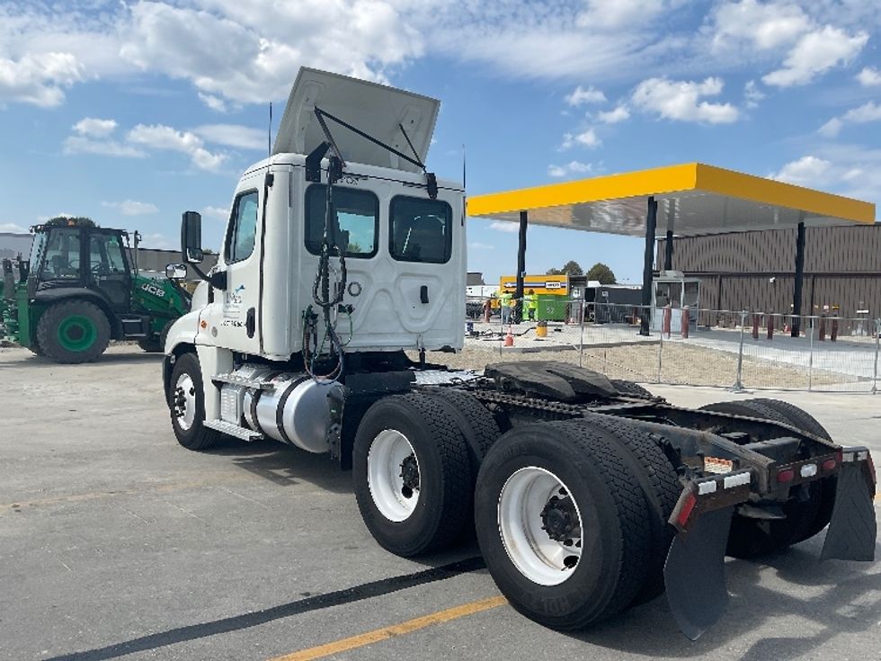 Day Cab Tractor-Heavy Duty Tractors-Freightliner-2019-Cascadia 12564ST-Indianapolis-IN-568,816\n\t\tmiles-$ 29,750 - Image 5