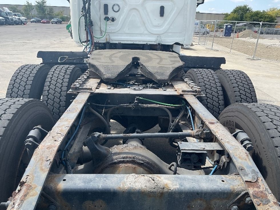 Day Cab Tractor-Heavy Duty Tractors-Freightliner-2019-Cascadia 12564ST-Indianapolis-IN-568,816\n\t\tmiles-$ 29,750 - Image 6