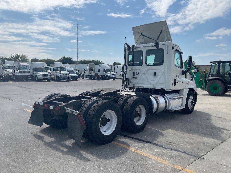Day Cab Tractor-Heavy Duty Tractors-Freightliner-2019-Cascadia 12564ST-Indianapolis-IN-568,816\n\t\tmiles-$ 29,750 - Image 7