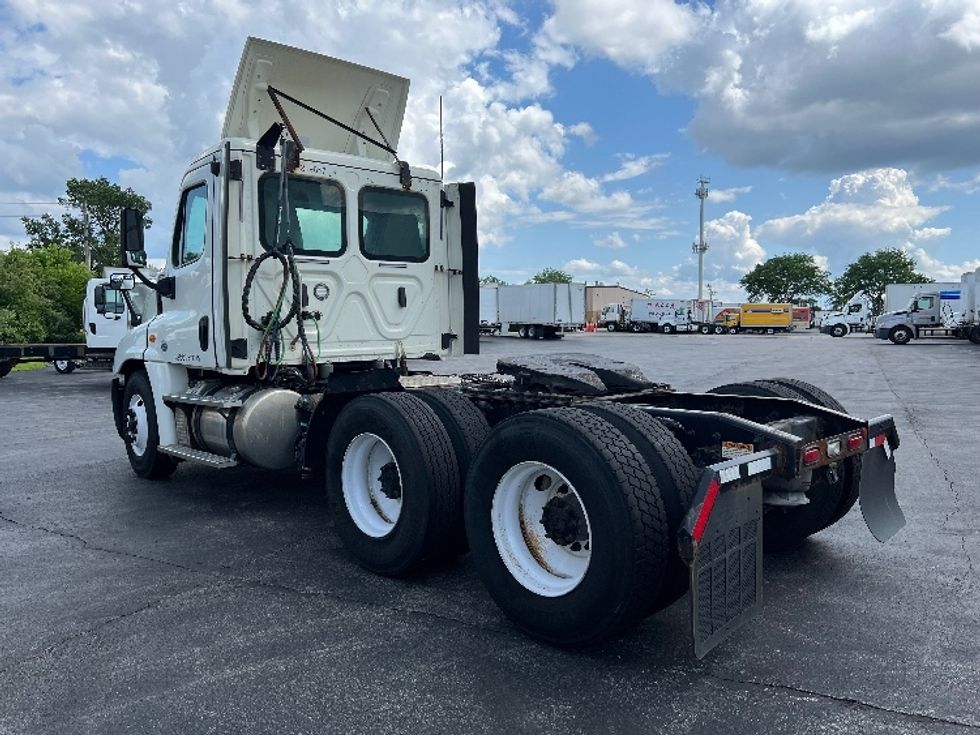 Day Cab Tractor-Heavy Duty Tractors-Freightliner-2019-Cascadia 12564ST-Indianapolis-IN-610,490\n\t\tmiles-$ 25,750 - Image 5