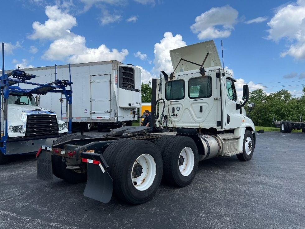 Day Cab Tractor-Heavy Duty Tractors-Freightliner-2019-Cascadia 12564ST-Indianapolis-IN-610,490\n\t\tmiles-$ 25,750 - Image 7