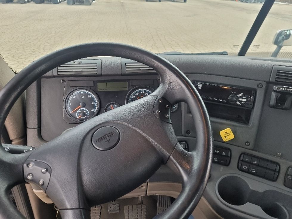 Day Cab Tractor-Heavy Duty Tractors-Freightliner-2019-Cascadia 12564ST-Jackson-MI-350,616\n\t\tmiles-$ 44,250 - Image 11