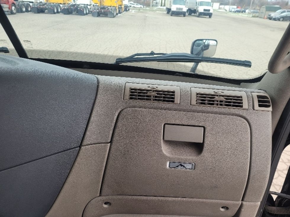 Day Cab Tractor-Heavy Duty Tractors-Freightliner-2019-Cascadia 12564ST-Jackson-MI-350,616\n\t\tmiles-$ 44,250 - Image 13