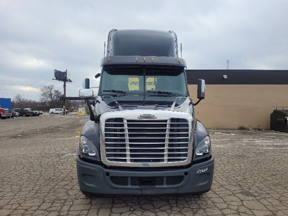 Day Cab Tractor-Heavy Duty Tractors-Freightliner-2019-Cascadia 12564ST-Jackson-MI-350,616\n\t\tmiles-$ 44,250 - Image 2