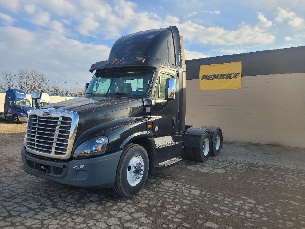Day Cab Tractor-Heavy Duty Tractors-Freightliner-2019-Cascadia 12564ST-Jackson-MI-350,616\n\t\tmiles-$ 44,250 - Image 3