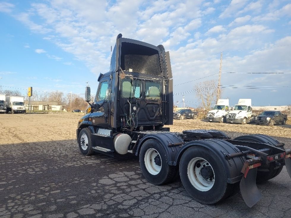 Day Cab Tractor-Heavy Duty Tractors-Freightliner-2019-Cascadia 12564ST-Jackson-MI-350,616\n\t\tmiles-$ 44,250 - Image 5