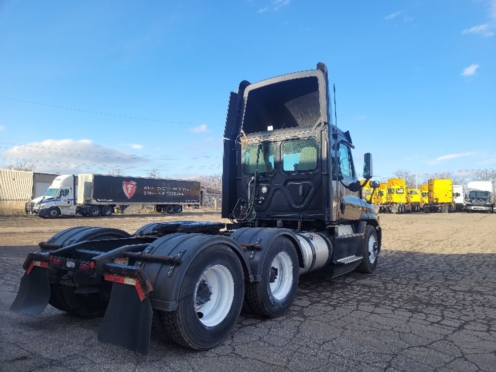 Day Cab Tractor-Heavy Duty Tractors-Freightliner-2019-Cascadia 12564ST-Jackson-MI-350,616\n\t\tmiles-$ 44,250 - Image 7