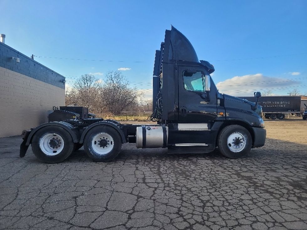 Day Cab Tractor-Heavy Duty Tractors-Freightliner-2019-Cascadia 12564ST-Jackson-MI-350,616\n\t\tmiles-$ 44,250 - Image 8