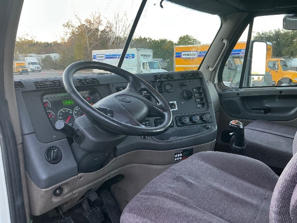 Day Cab Tractor-Heavy Duty Tractors-Freightliner-2019-Cascadia 12564ST-Jacksonville-FL-276,843\n\t\tmiles-$ 41,500 - Image 10