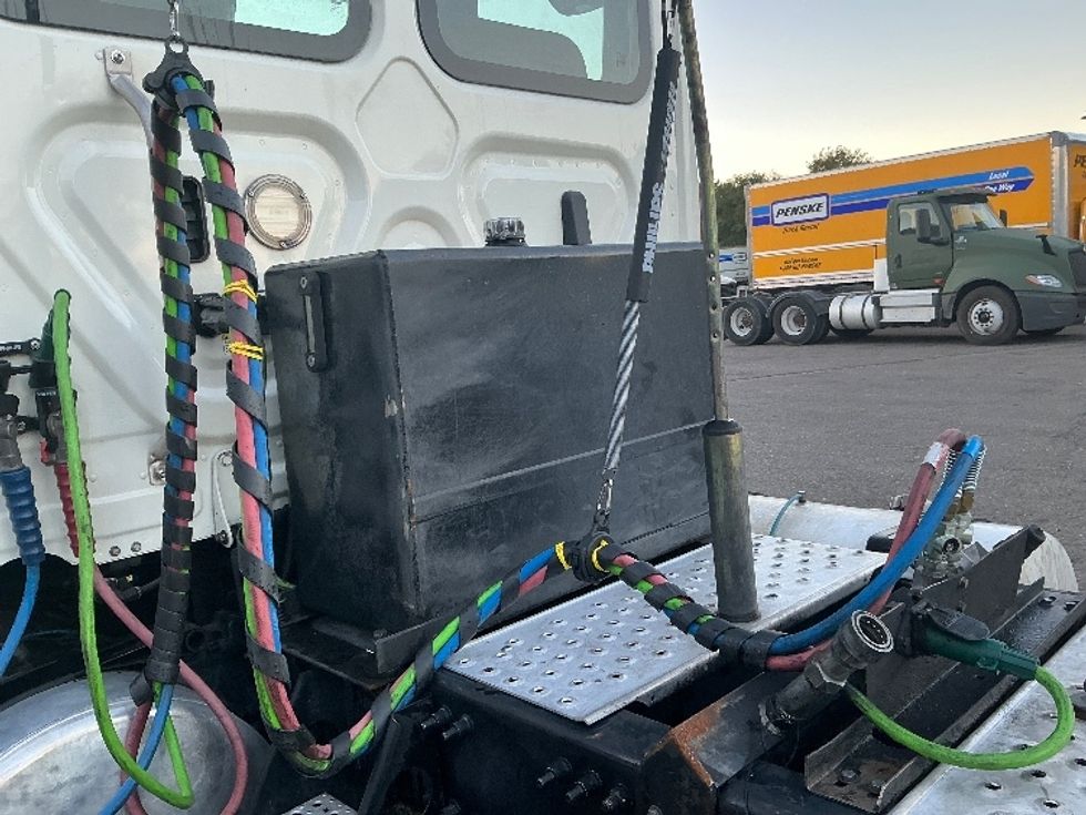 Day Cab Tractor-Heavy Duty Tractors-Freightliner-2019-Cascadia 12564ST-Jacksonville-FL-276,843\n\t\tmiles-$ 41,500 - Image 16