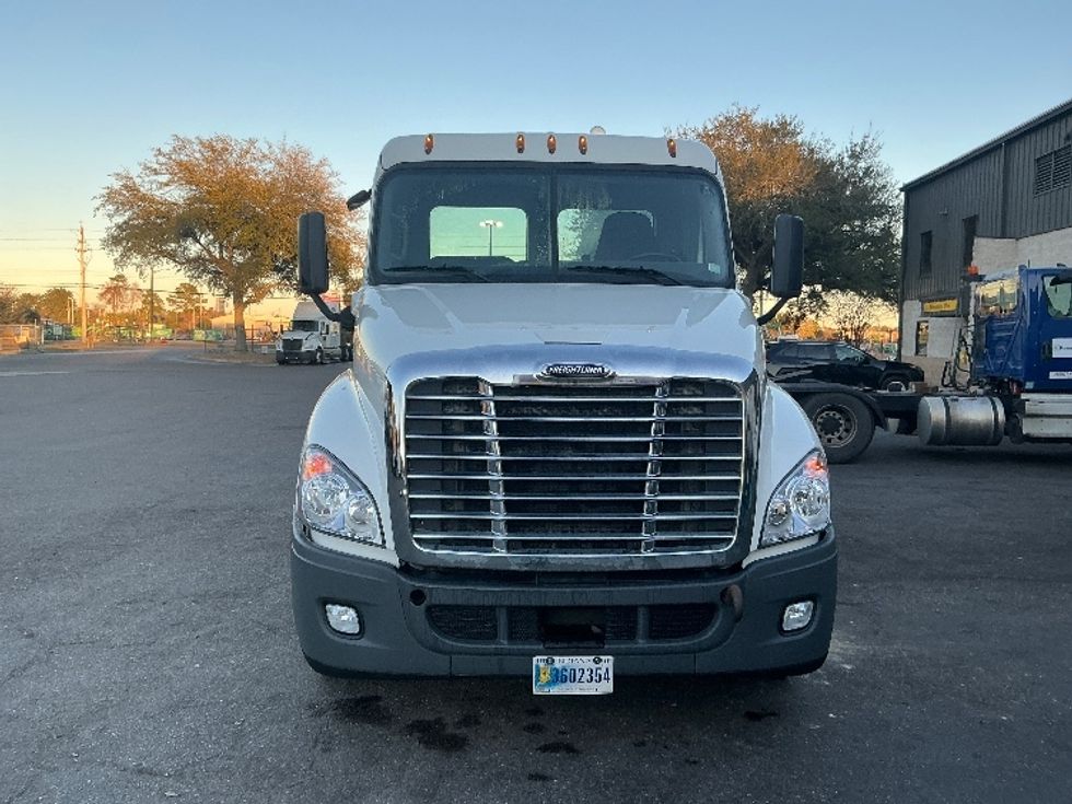 Day Cab Tractor-Heavy Duty Tractors-Freightliner-2019-Cascadia 12564ST-Jacksonville-FL-276,843\n\t\tmiles-$ 41,500 - Image 2
