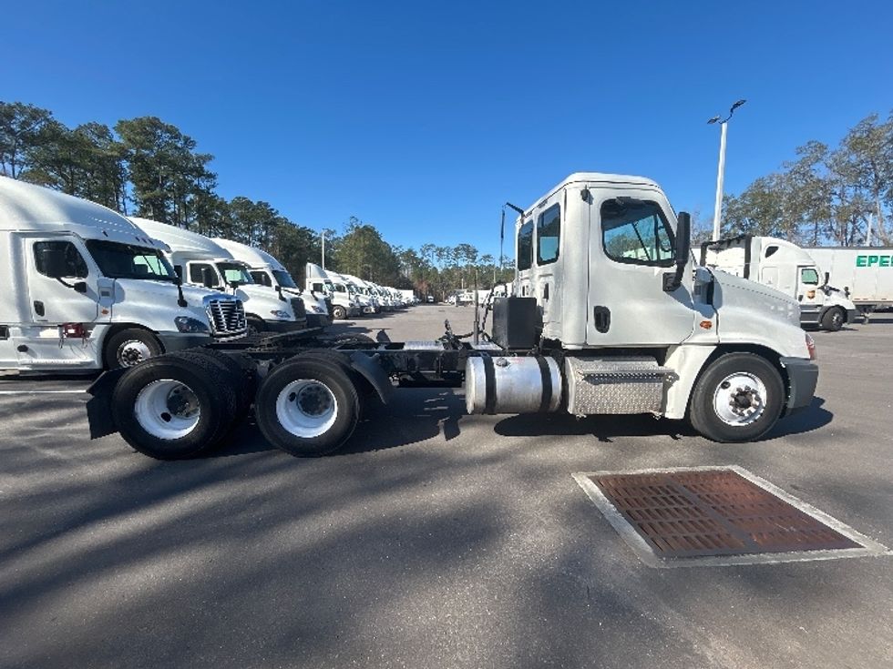 Day Cab Tractor-Heavy Duty Tractors-Freightliner-2019-Cascadia 12564ST-Jacksonville-FL-276,843\n\t\tmiles-$ 41,500 - Image 8