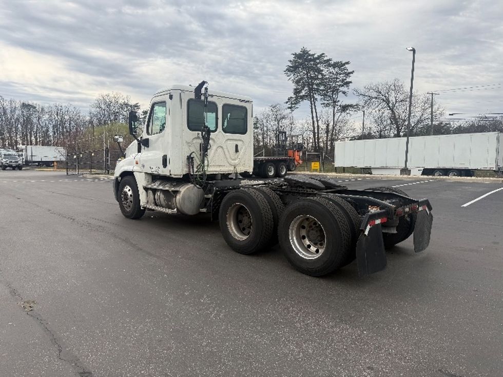 Day Cab Tractor-Heavy Duty Tractors-Freightliner-2019-Cascadia 12564ST-Jessup-MD-220,453\n\t\tmiles-$ 44,250 - Image 5
