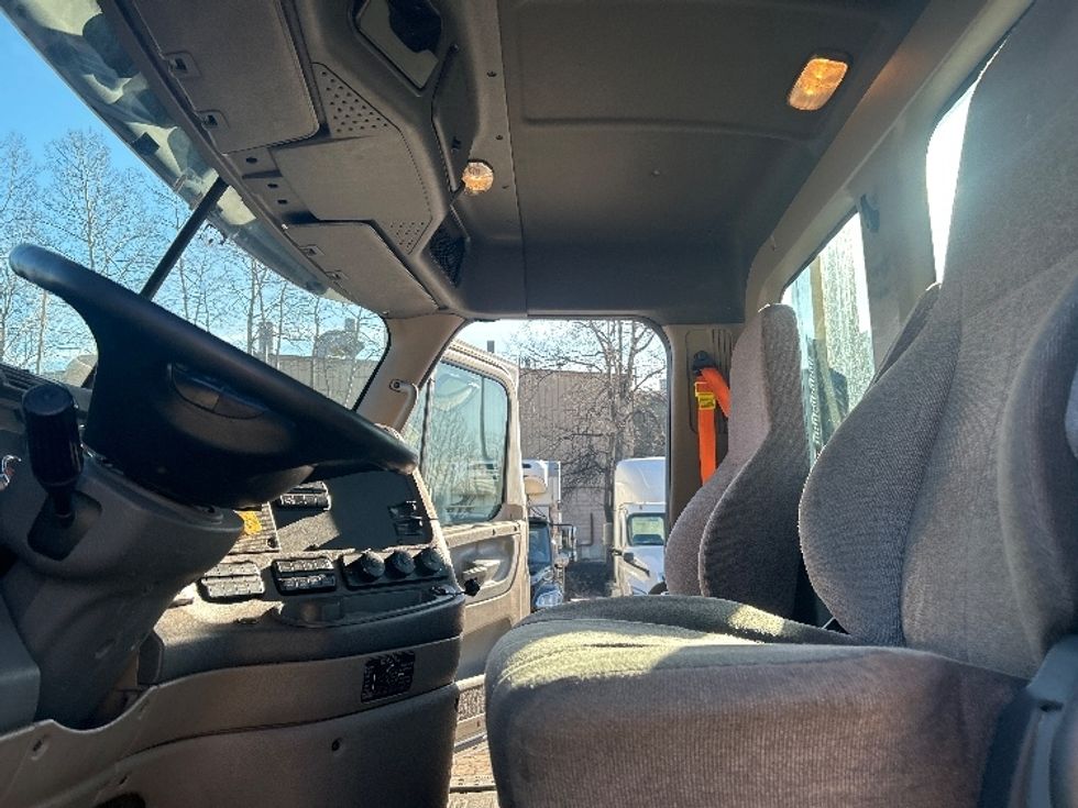 Day Cab Tractor-Heavy Duty Tractors-Freightliner-2019-Cascadia 12564ST-Jessup-PA-506,676\n\t\tmiles-$ 29,250 - Image 10