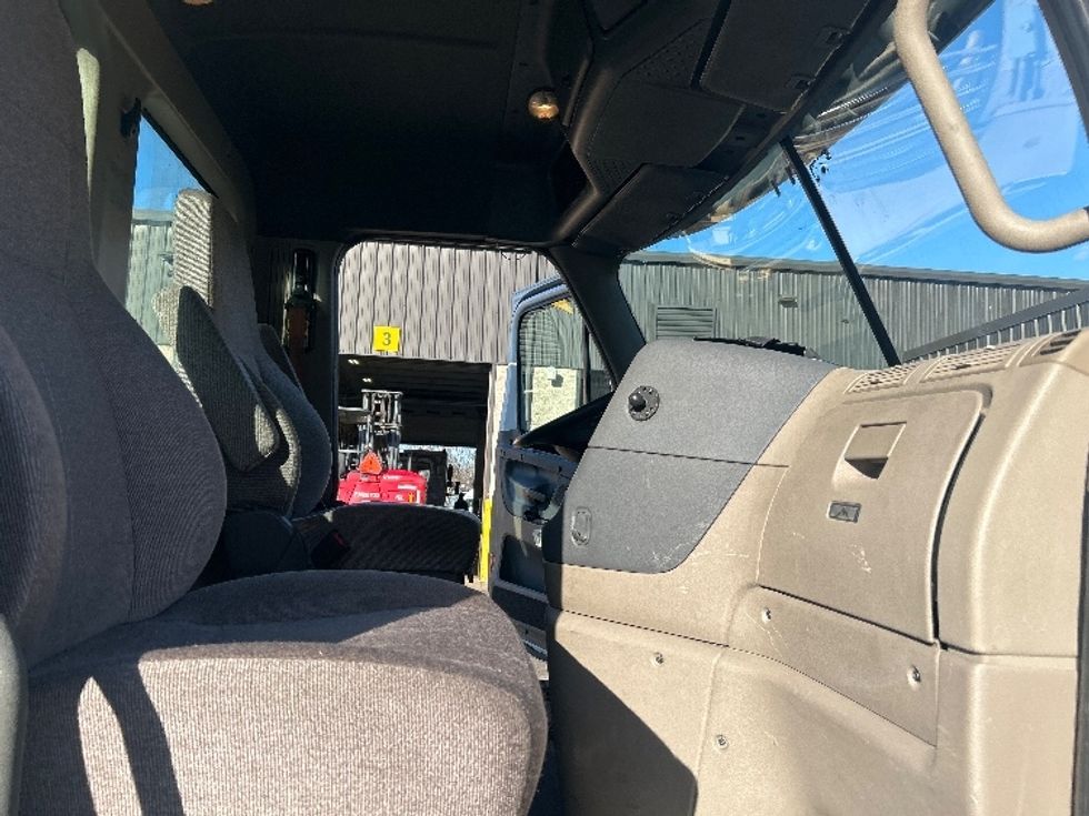 Day Cab Tractor-Heavy Duty Tractors-Freightliner-2019-Cascadia 12564ST-Jessup-PA-506,676\n\t\tmiles-$ 29,250 - Image 14