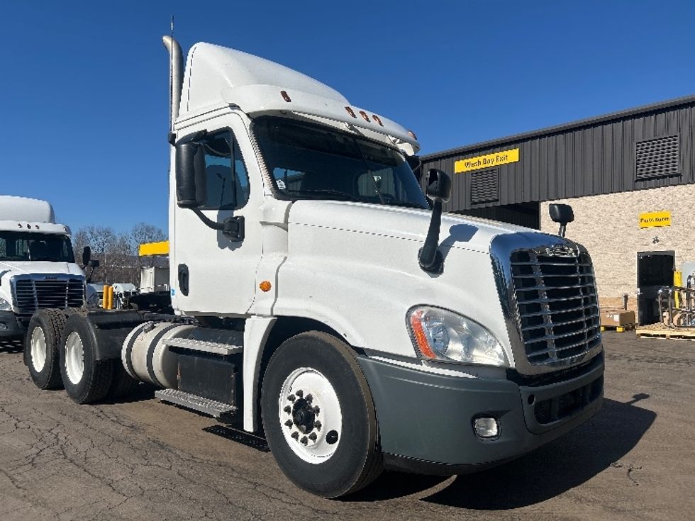 Day Cab Tractor-Heavy Duty Tractors-Freightliner-2019-Cascadia 12564ST-Jessup-PA-515,033\n\t\tmiles-$ 28,750 - Image 1