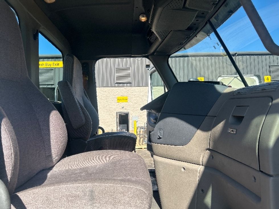 Day Cab Tractor-Heavy Duty Tractors-Freightliner-2019-Cascadia 12564ST-Jessup-PA-515,033\n\t\tmiles-$ 28,750 - Image 14