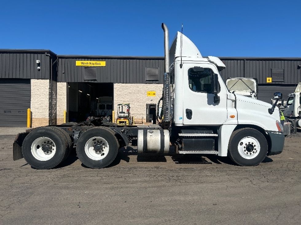 Day Cab Tractor-Heavy Duty Tractors-Freightliner-2019-Cascadia 12564ST-Jessup-PA-515,033\n\t\tmiles-$ 28,750 - Image 8