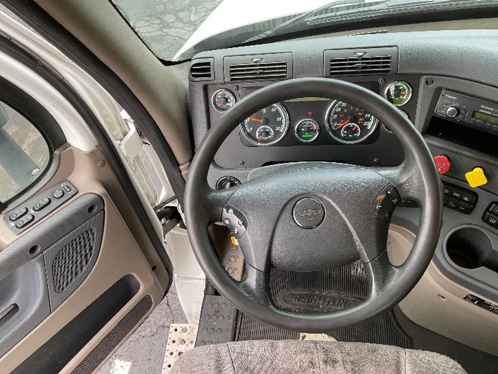 Day Cab Tractor-Heavy Duty Tractors-Freightliner-2019-Cascadia 12564ST-Jessup-PA-524,627\n\t\tmiles-$ 28,500 - Image 11