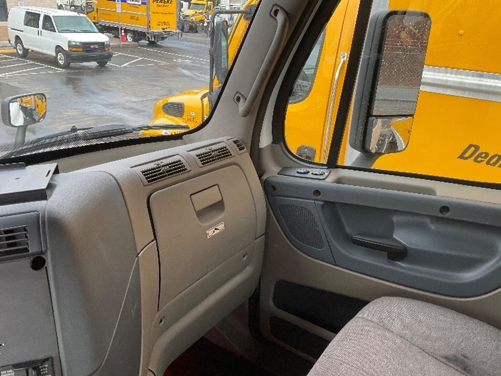 Day Cab Tractor-Heavy Duty Tractors-Freightliner-2019-Cascadia 12564ST-Jessup-PA-524,627\n\t\tmiles-$ 28,500 - Image 13