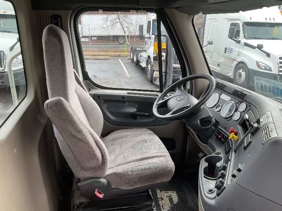 Day Cab Tractor-Heavy Duty Tractors-Freightliner-2019-Cascadia 12564ST-Jessup-PA-524,627\n\t\tmiles-$ 28,500 - Image 14