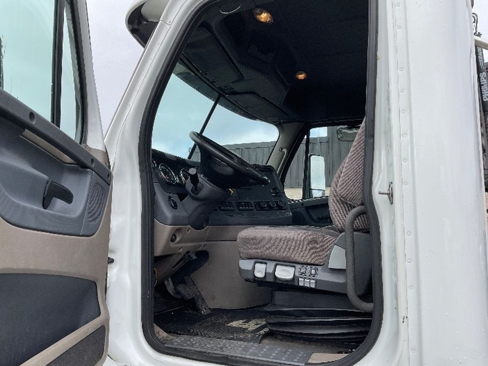 Day Cab Tractor-Heavy Duty Tractors-Freightliner-2019-Cascadia 12564ST-Jessup-PA-524,627\n\t\tmiles-$ 28,500 - Image 9