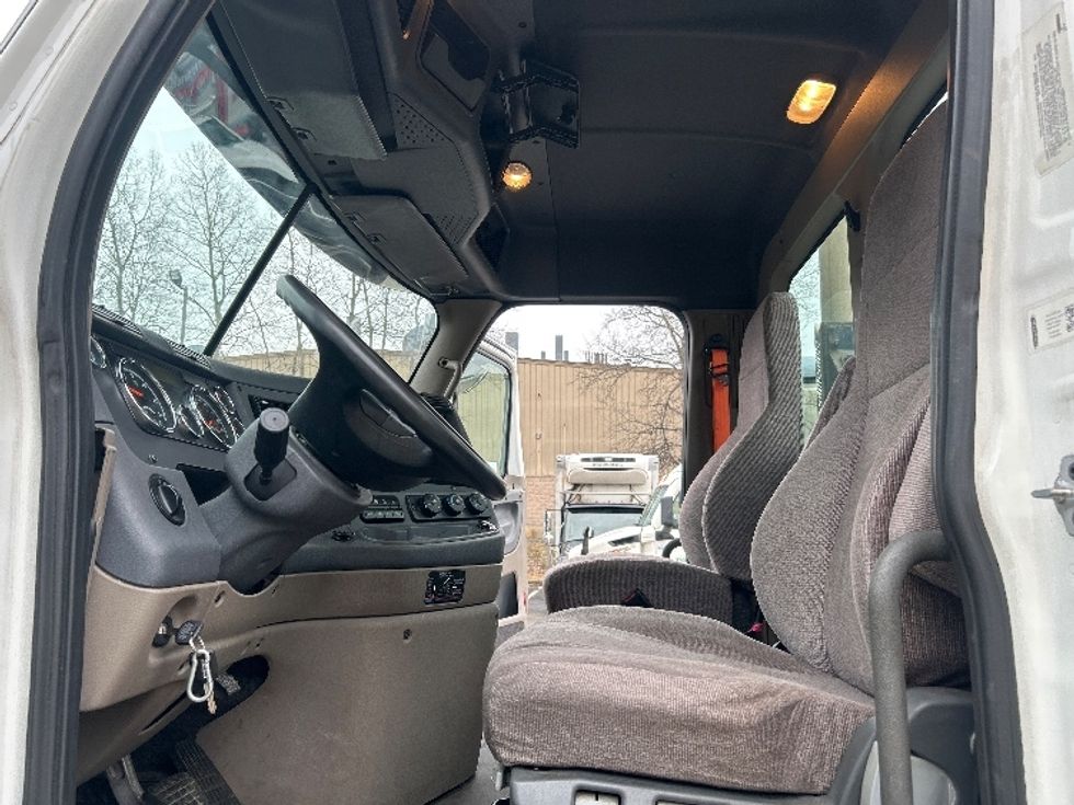 Day Cab Tractor-Heavy Duty Tractors-Freightliner-2019-Cascadia 12564ST-Jessup-PA-540,000\n\t\tmiles-$ 27,750 - Image 10