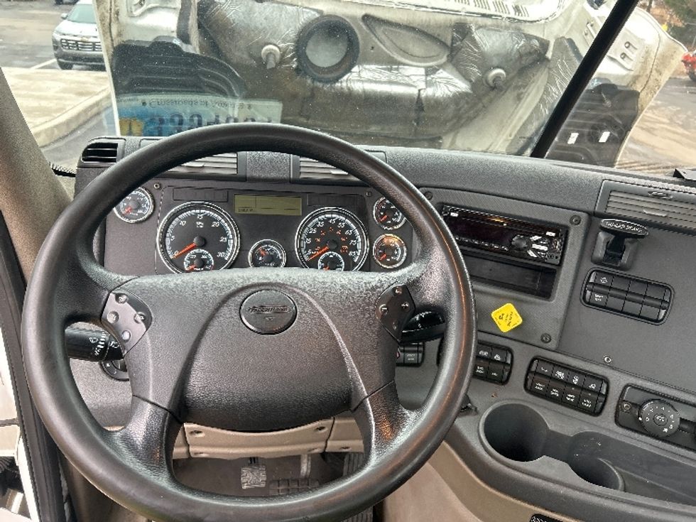 Day Cab Tractor-Heavy Duty Tractors-Freightliner-2019-Cascadia 12564ST-Jessup-PA-540,000\n\t\tmiles-$ 27,750 - Image 11