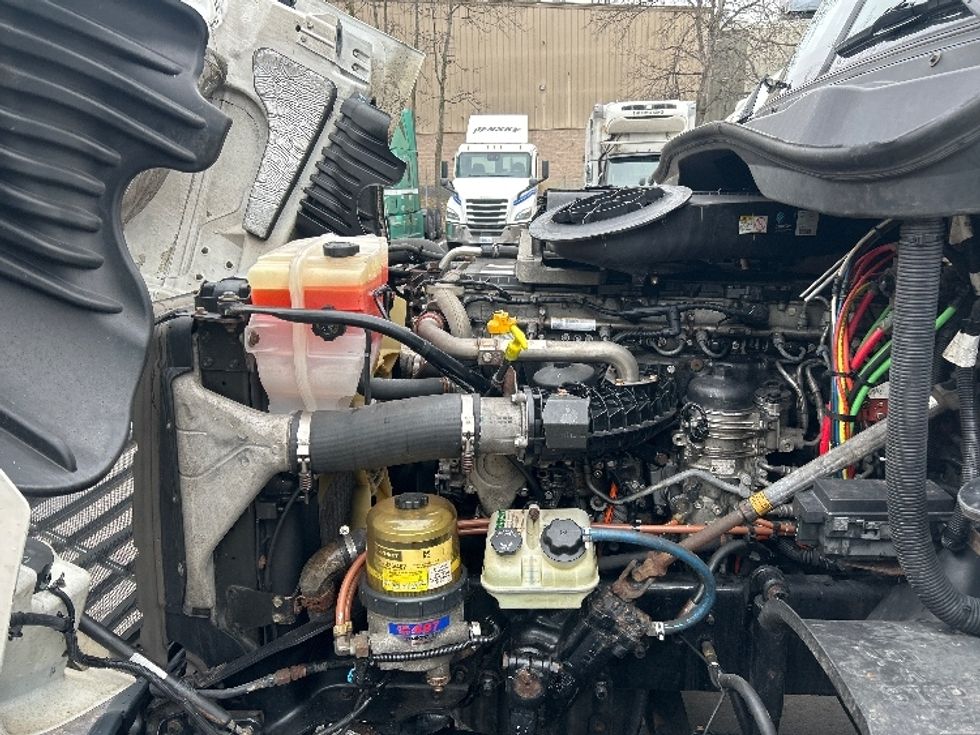 Day Cab Tractor-Heavy Duty Tractors-Freightliner-2019-Cascadia 12564ST-Jessup-PA-540,000\n\t\tmiles-$ 27,750 - Image 16