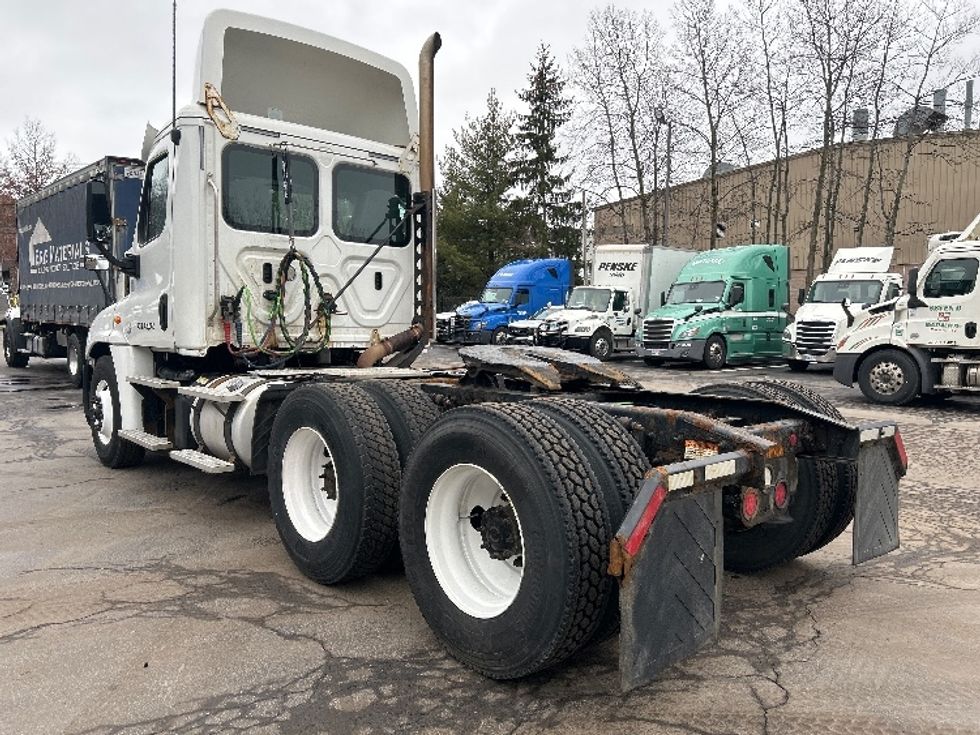 Day Cab Tractor-Heavy Duty Tractors-Freightliner-2019-Cascadia 12564ST-Jessup-PA-540,000\n\t\tmiles-$ 27,750 - Image 5