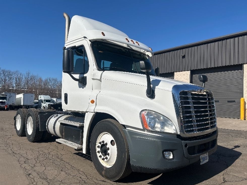 Day Cab Tractor-Heavy Duty Tractors-Freightliner-2019-Cascadia 12564ST-Jessup-PA-551,721\n\t\tmiles-$ 27,250 - Image 1