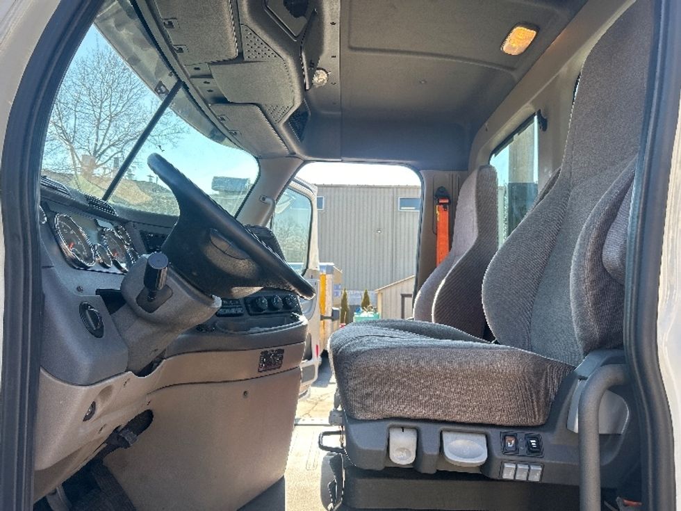 Day Cab Tractor-Heavy Duty Tractors-Freightliner-2019-Cascadia 12564ST-Jessup-PA-551,721\n\t\tmiles-$ 27,250 - Image 10