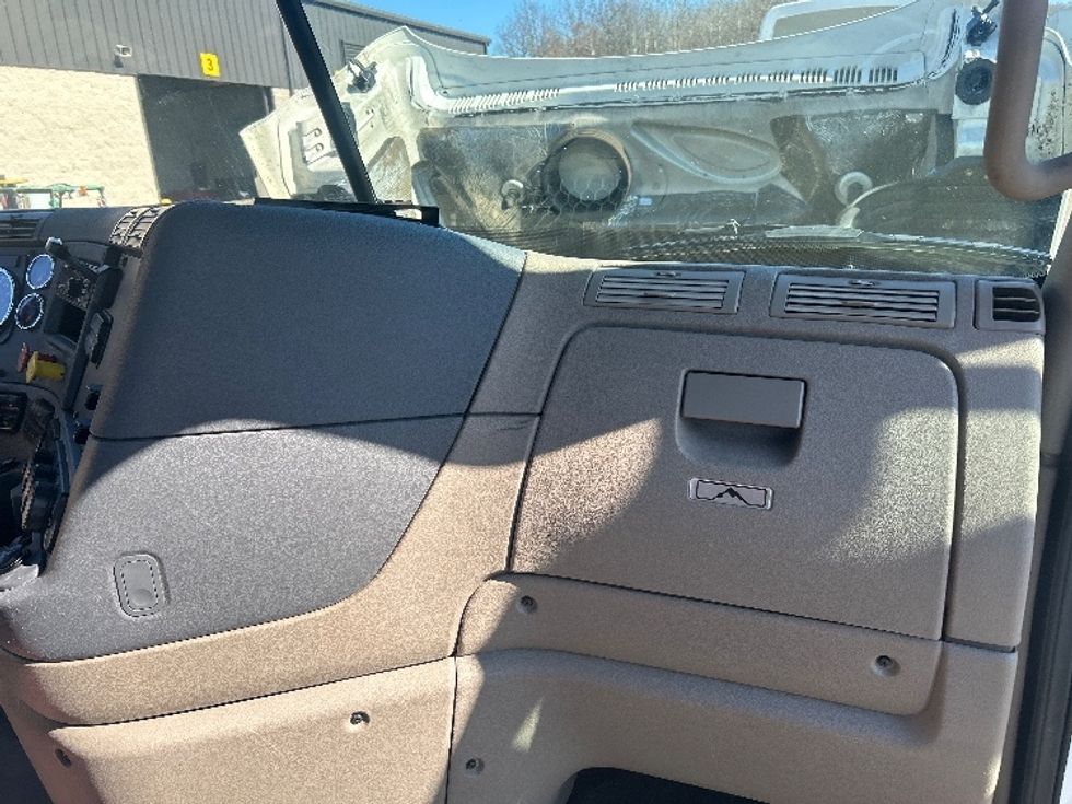 Day Cab Tractor-Heavy Duty Tractors-Freightliner-2019-Cascadia 12564ST-Jessup-PA-551,721\n\t\tmiles-$ 27,250 - Image 13