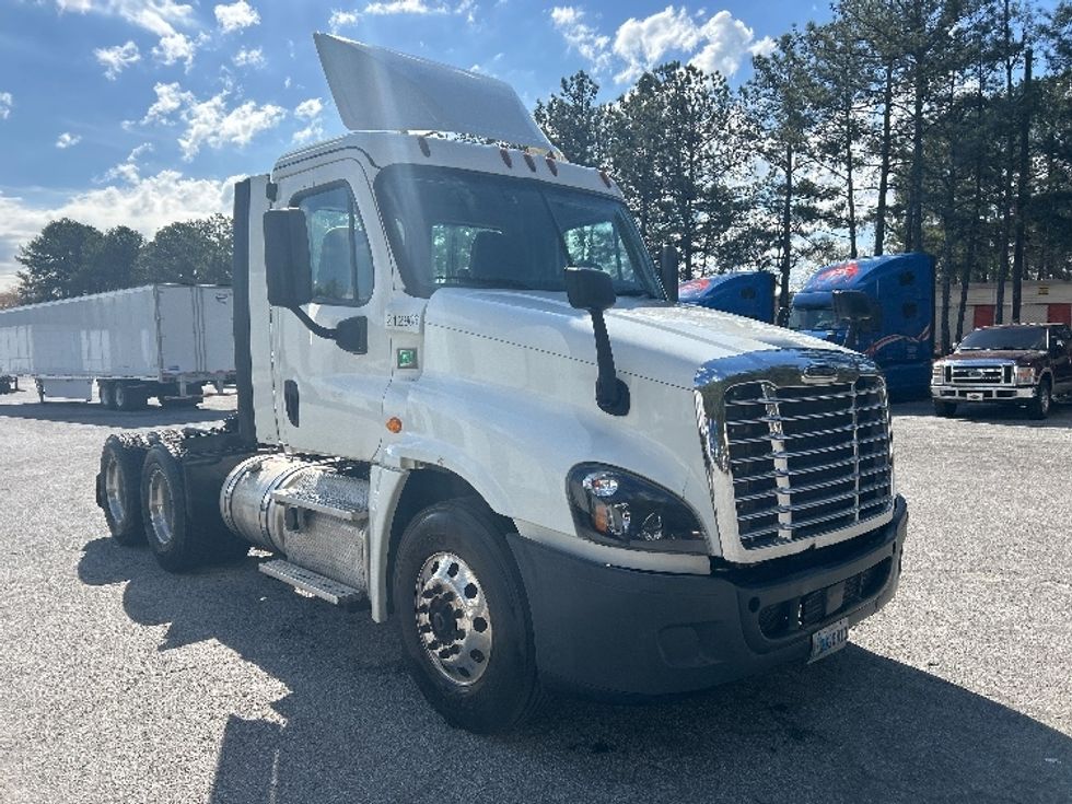 Day Cab Tractor-Heavy Duty Tractors-Freightliner-2019-Cascadia 12564ST-Jonesboro-GA-438,077\n\t\tmiles-$ 49,500 - Image 1