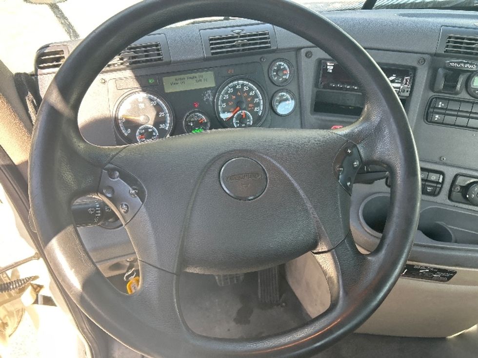 Day Cab Tractor-Heavy Duty Tractors-Freightliner-2019-Cascadia 12564ST-Jonesboro-GA-438,077\n\t\tmiles-$ 49,500 - Image 11